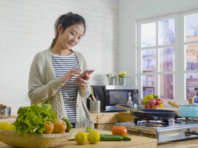 Person shopping on their phone