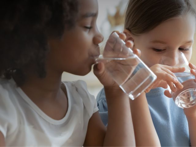 kids drinking water