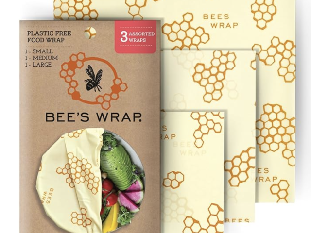 Eco-friendly food wraps in various sizes with honeycomb pattern and vibrant vegetables.