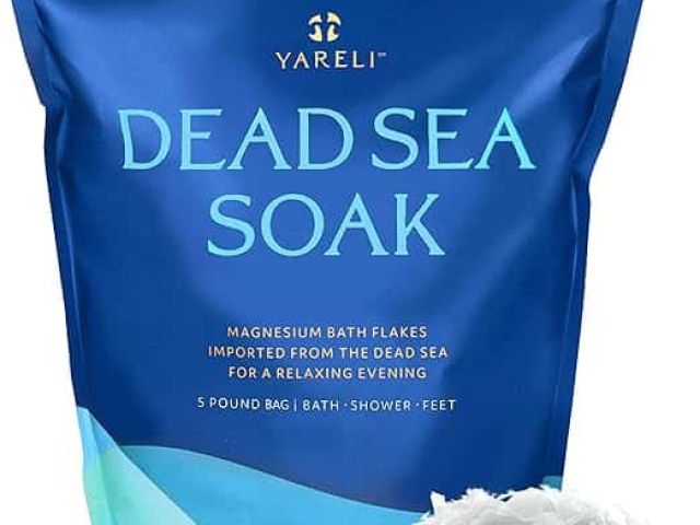 Blue bag of YARELI Dead Sea Soak magnesium bath flakes with white flakes in front.