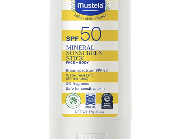 Mustela SPF 50 mineral sunscreen stick for face and body, 17g, with water resistance.