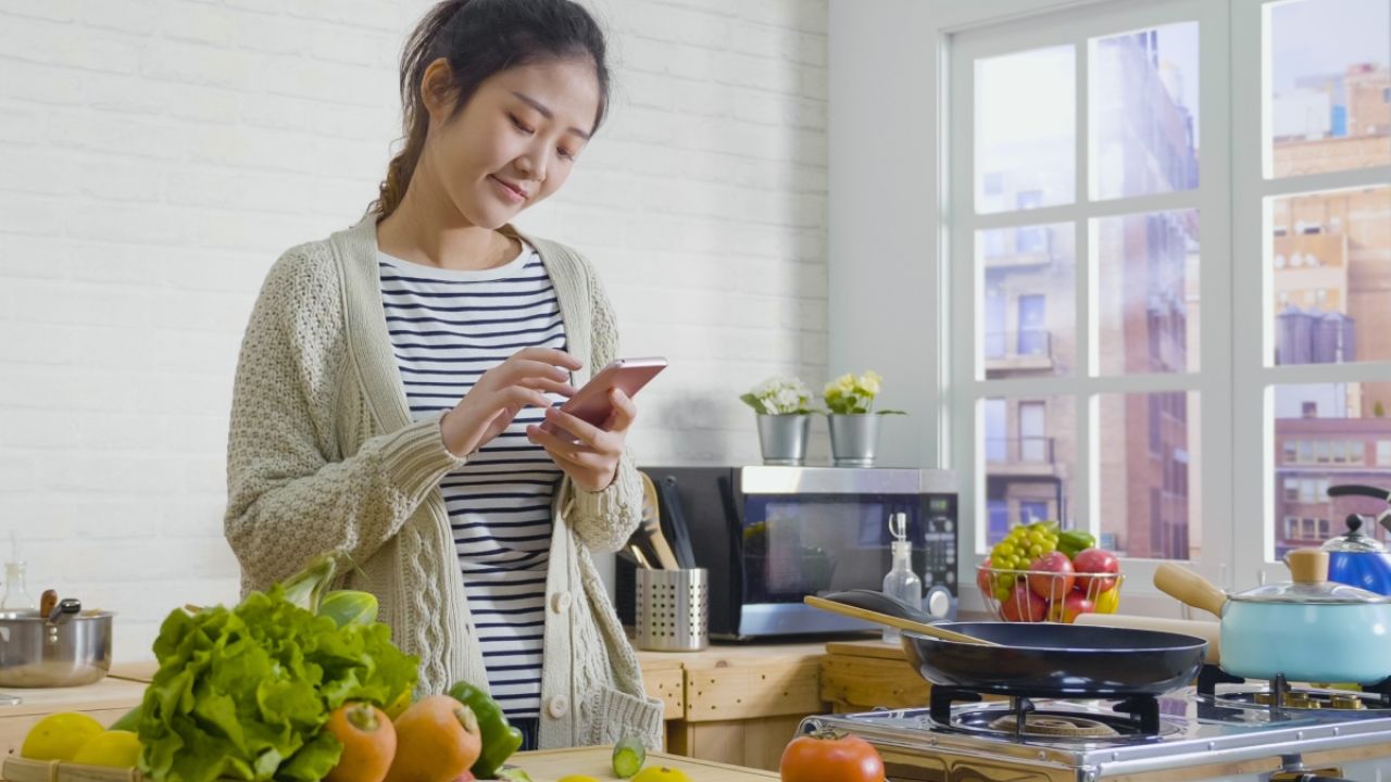 Person shopping on their phone