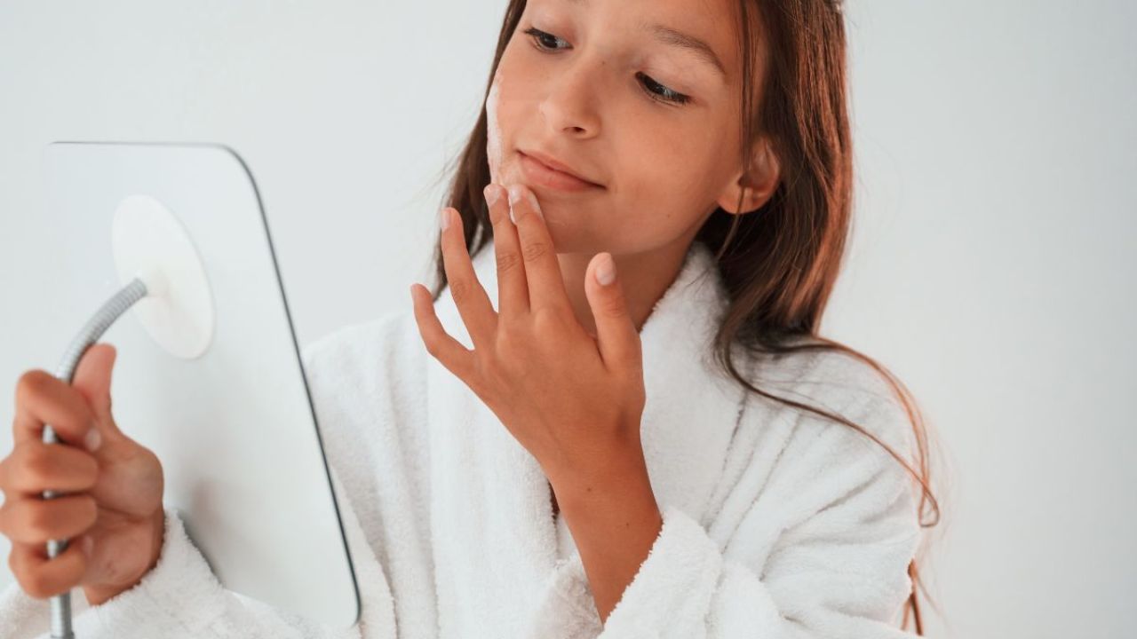 Tween appling skin cream