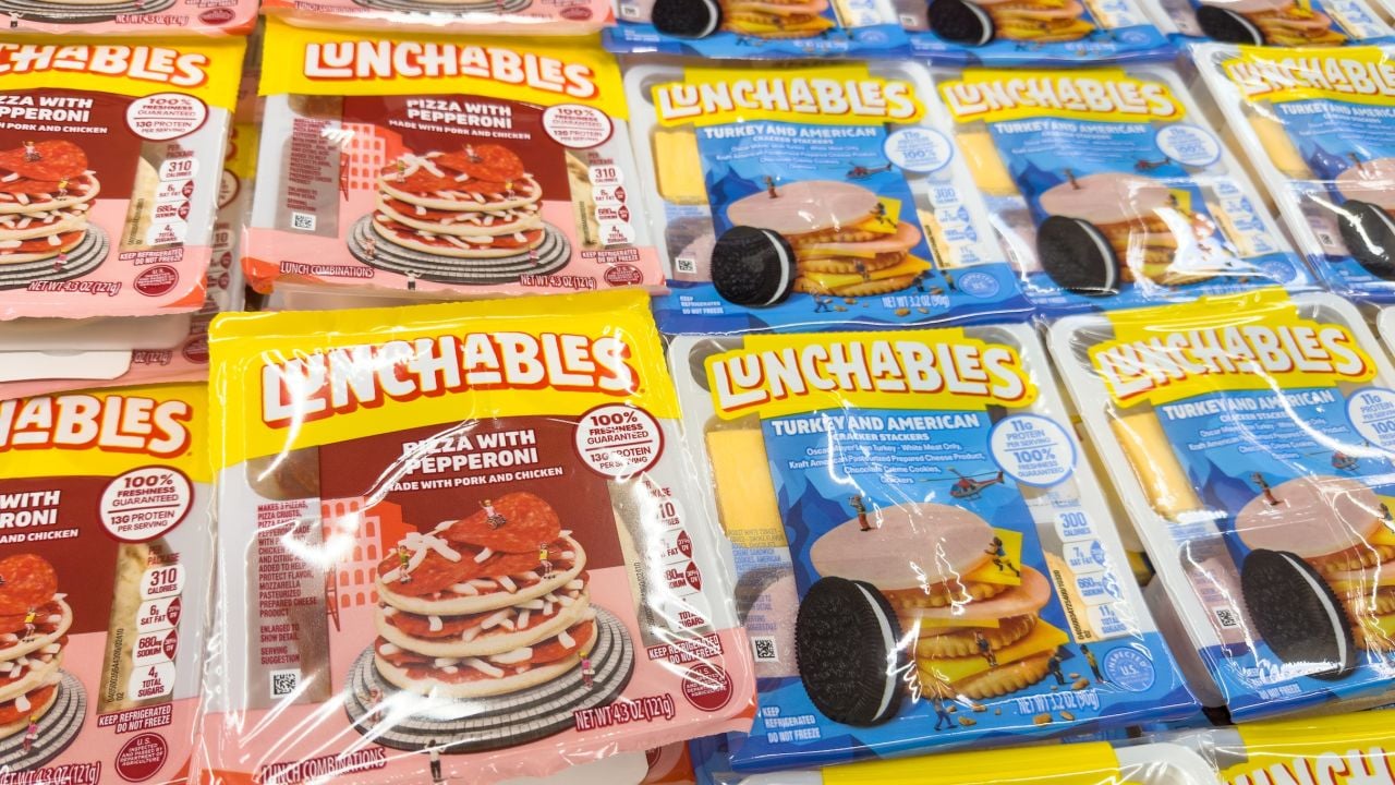 Photograph of stacked Lunchables pizza and turkey &amp; American cracker packs on store shelf